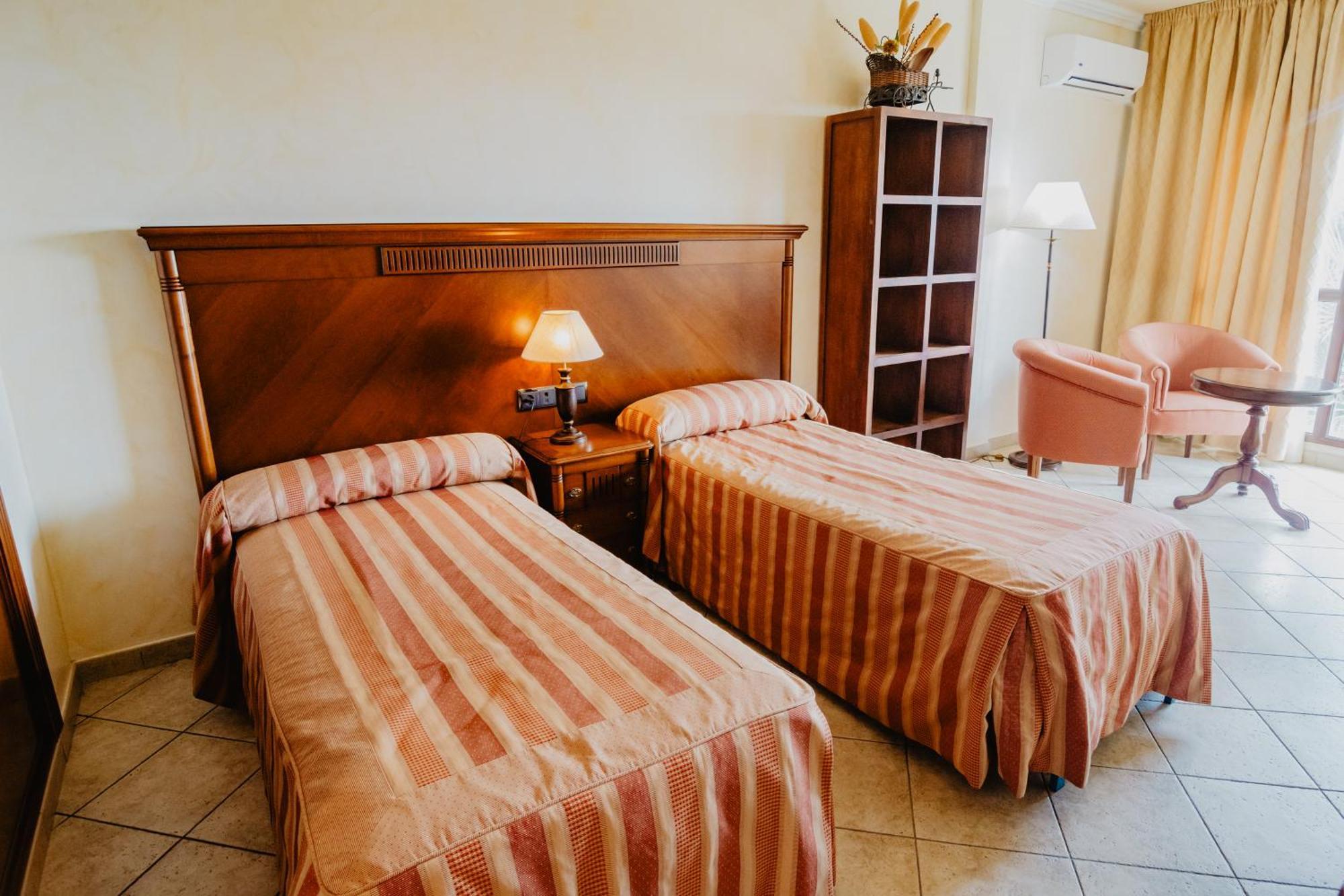 Hotel Hacienda Don Manuel Гранха-де-Торреэрмоса Экстерьер фото